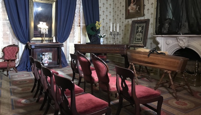 Oaklands Mansion in Mourning